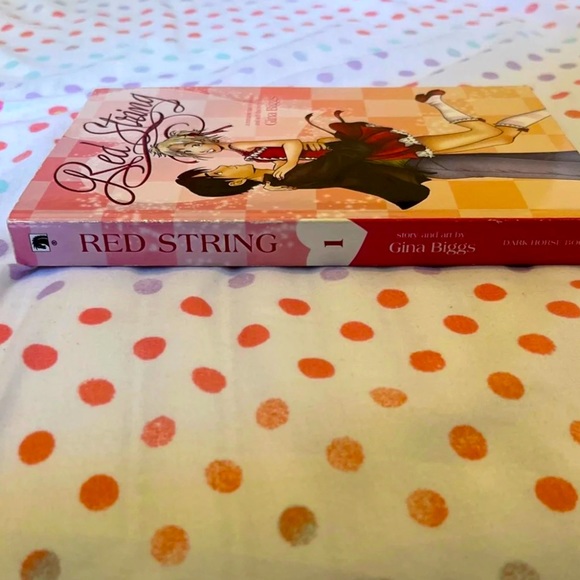 Red String Vol 1 - Picture 6 of 6